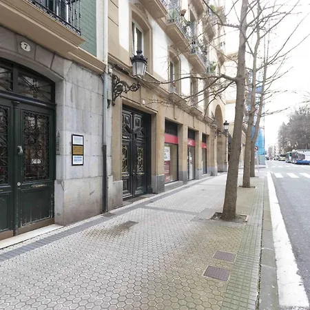 The Collection - Legazpi Apartamento *